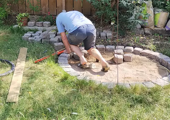 Petite terrasse pavée